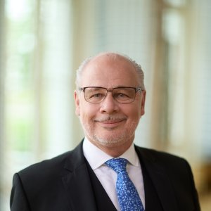 Dr. Georg Kippels